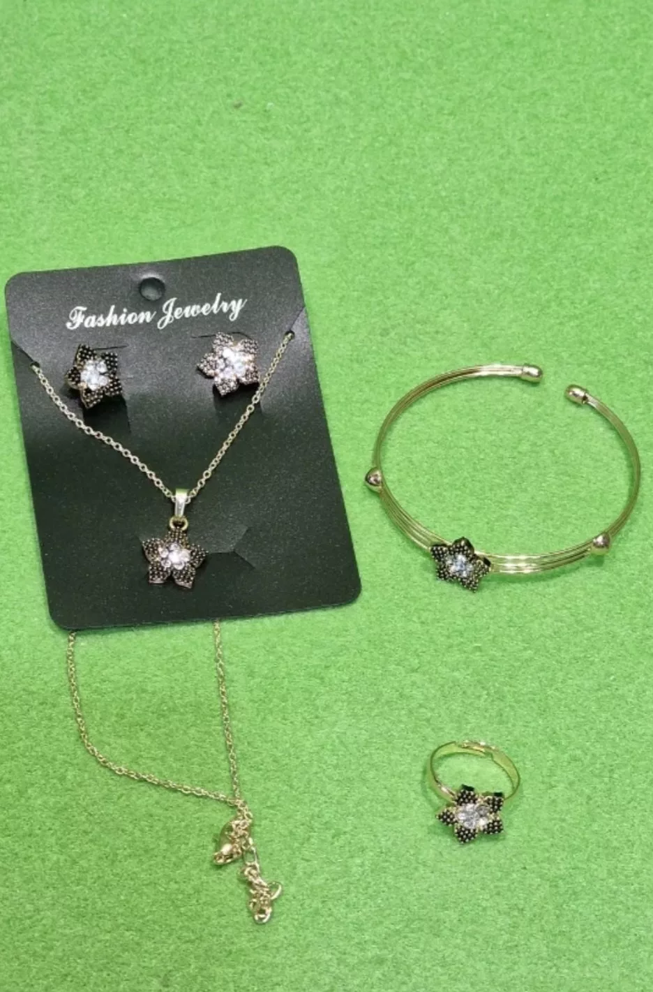 Bisutería Jewelry: Collar, Pendientes, Pulsera y Anillo - Oportunexa