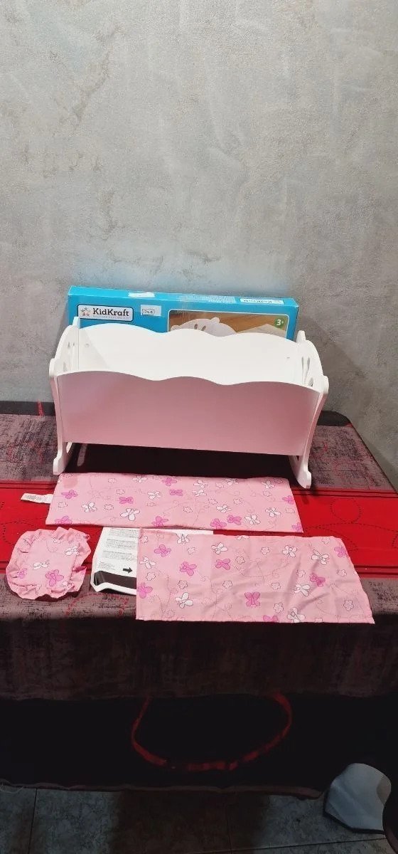 KidKraft- Cuna de madera de juguete con ropa de cama rosa - Oportunexa