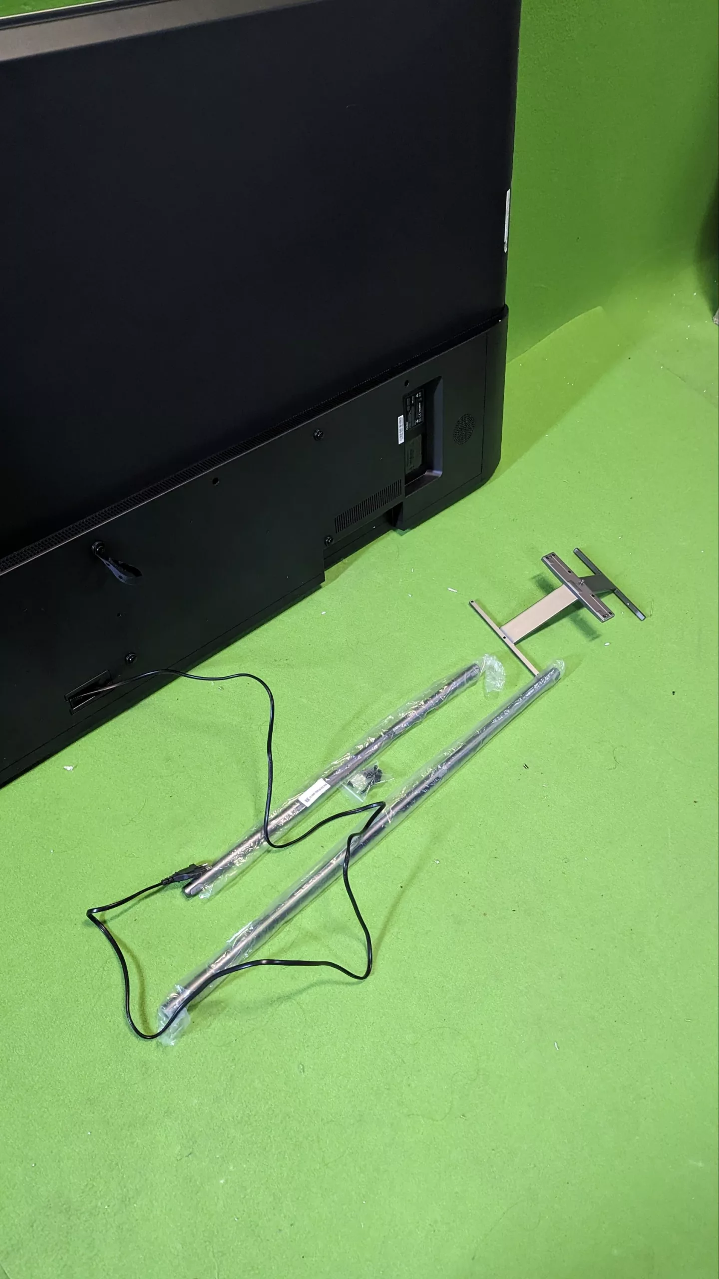 Haier HQLED 4K UHD 65" Smart TV - para repuestos o reparación - Oportunexa