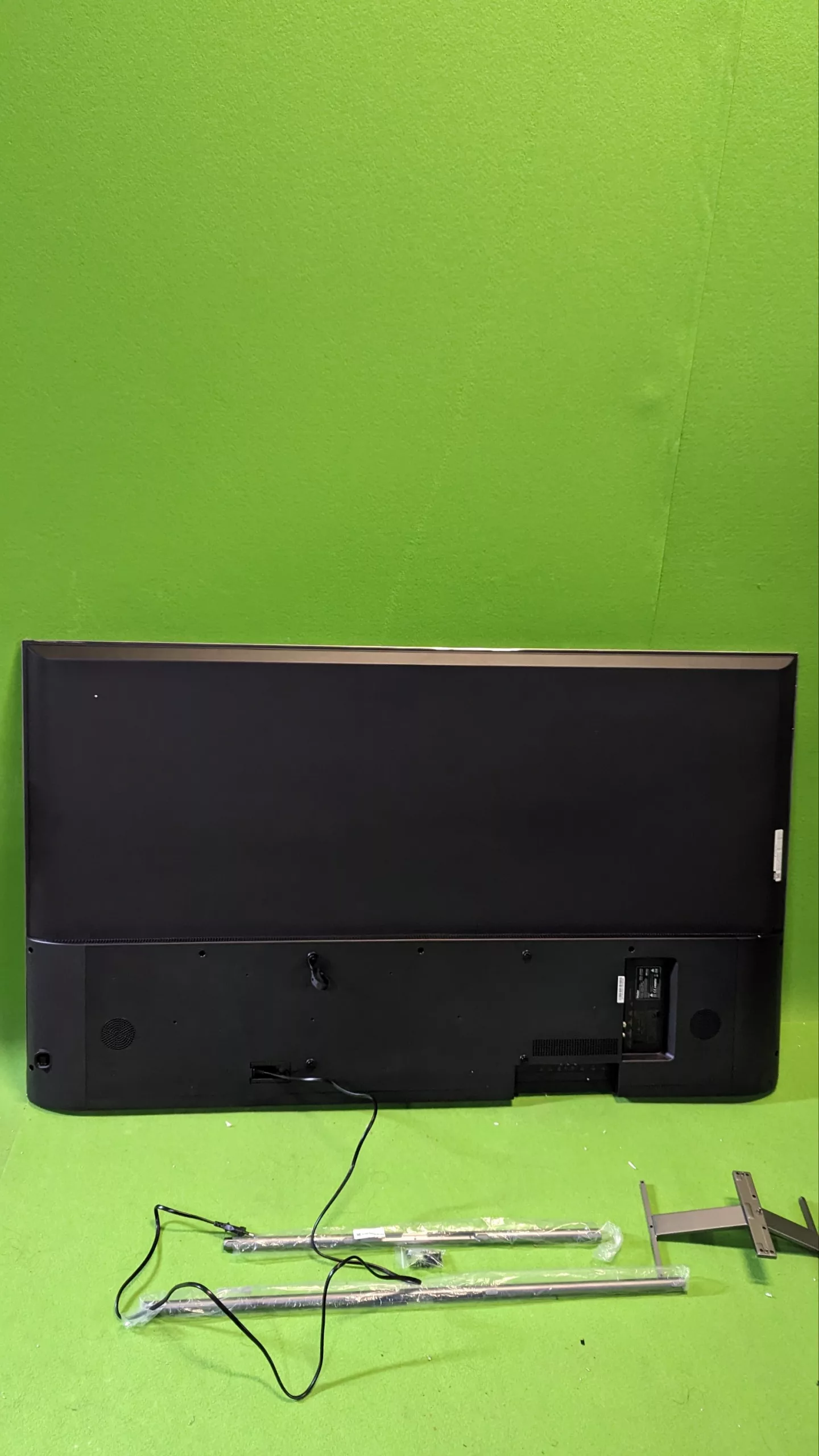 Haier HQLED 4K UHD 65" Smart TV - para repuestos o reparación - Oportunexa