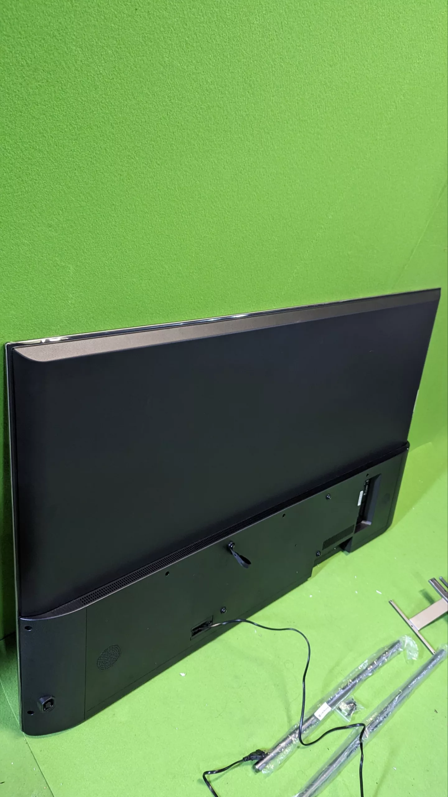 Haier HQLED 4K UHD 65" Smart TV - para repuestos o reparación - Oportunexa