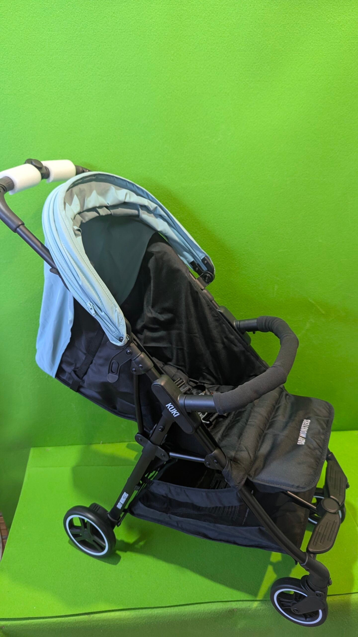 Silla de Paseo Kuki Baby Monsters con capota CHICCO - Oportunexa
